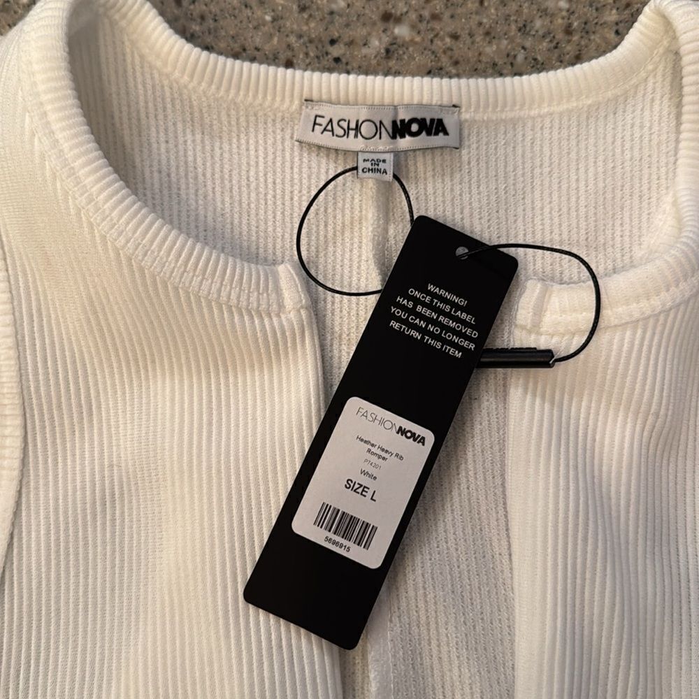 FASHION NOVA Zip Up Ribbed Romper *NEW* - Picture 5 of 10
